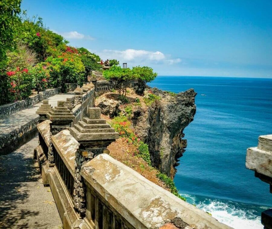 Uluwatu Temple Badung 1024x1024 1 e1747390808316